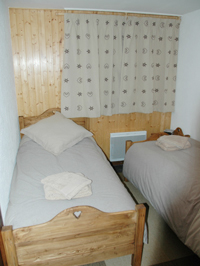 Chalet Jacinthe Ground Twin Bedroom